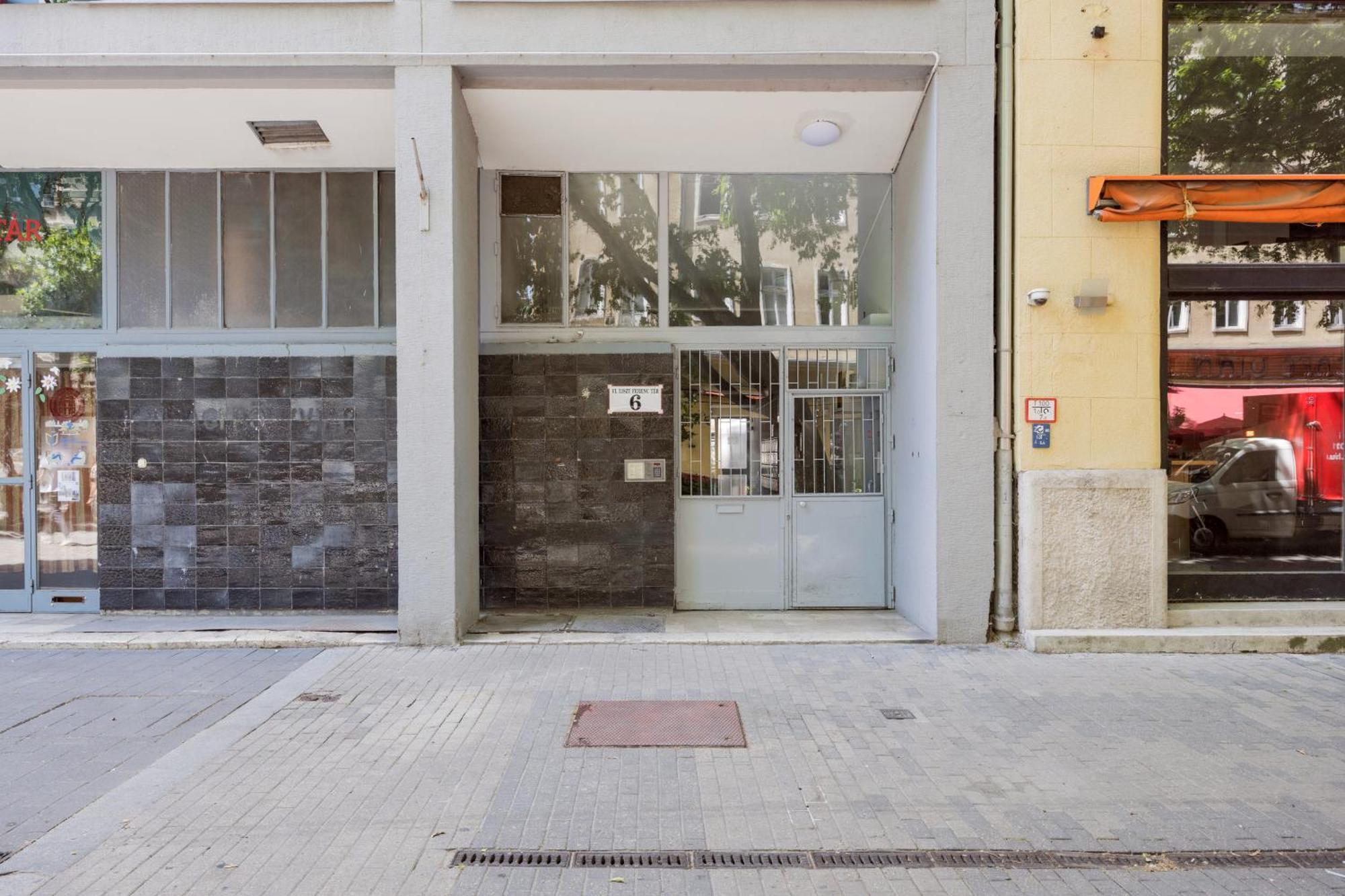 Elegant Home Overlooking The Music Academy Budapest Exterior foto