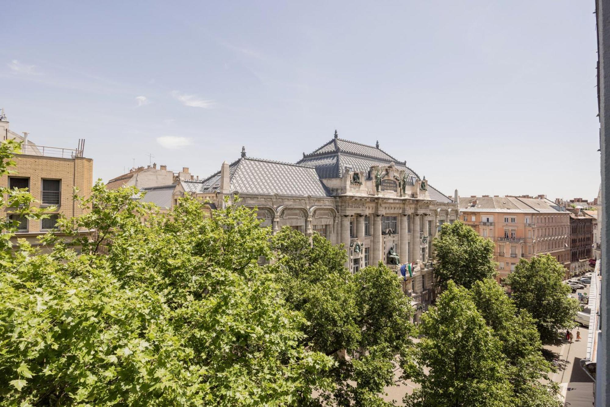 Elegant Home Overlooking The Music Academy Budapest Exterior foto